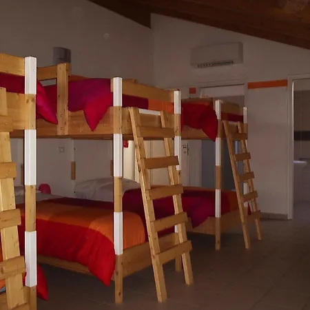 Casa Rossa Ostello Laveno-Mombello